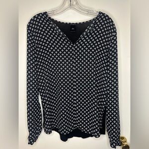 Ann Taylor Black & White Floral Blouse – Size Small – Excellent Condition